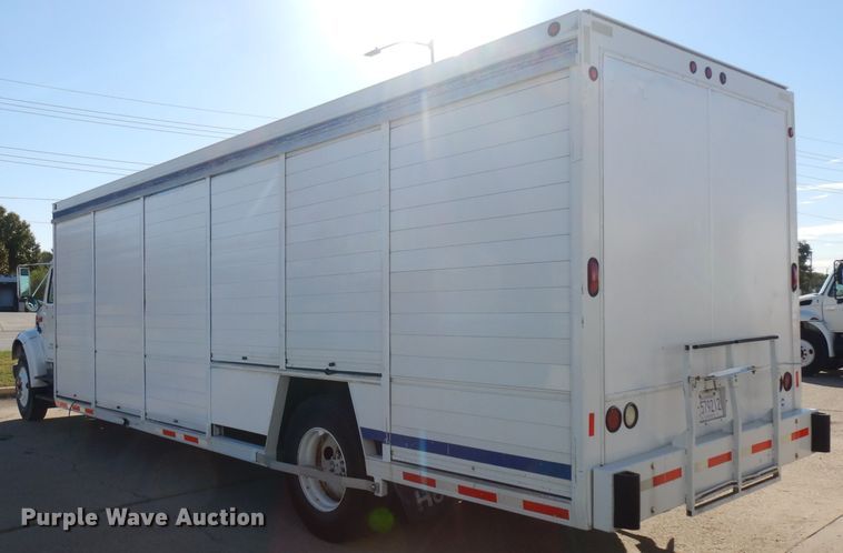 image for item HN9321 2001 International 4700  delivery truck