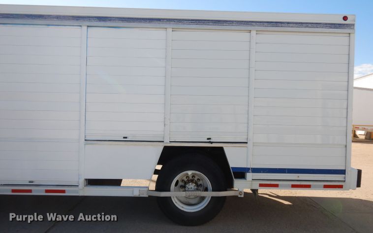 image for item HN9321 2001 International 4700  delivery truck