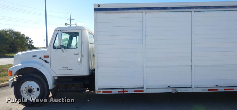 image for item HN9321 2001 International 4700  delivery truck