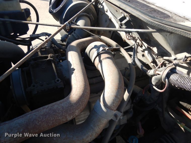 image for item HN9321 2001 International 4700  delivery truck