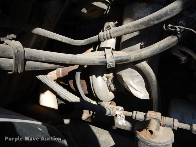 image for item HN9321 2001 International 4700  delivery truck