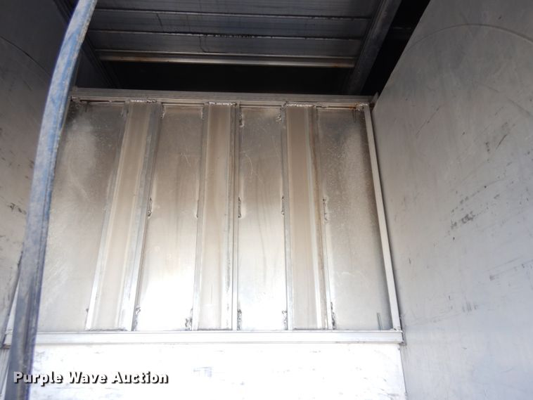 image for item HN9321 2001 International 4700  delivery truck