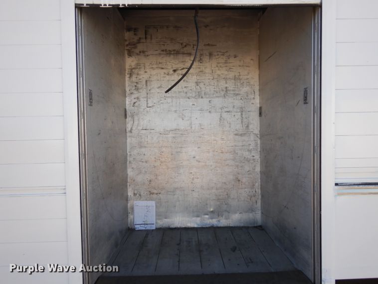 image for item HN9321 2001 International 4700  delivery truck