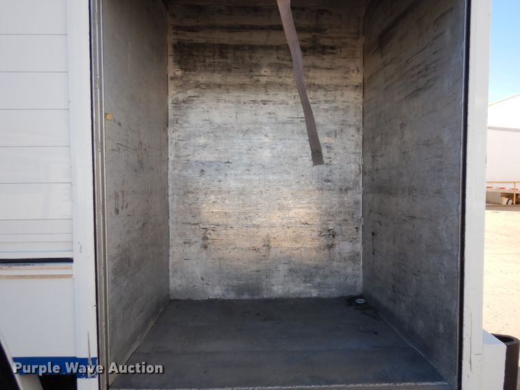 image for item HN9321 2001 International 4700  delivery truck