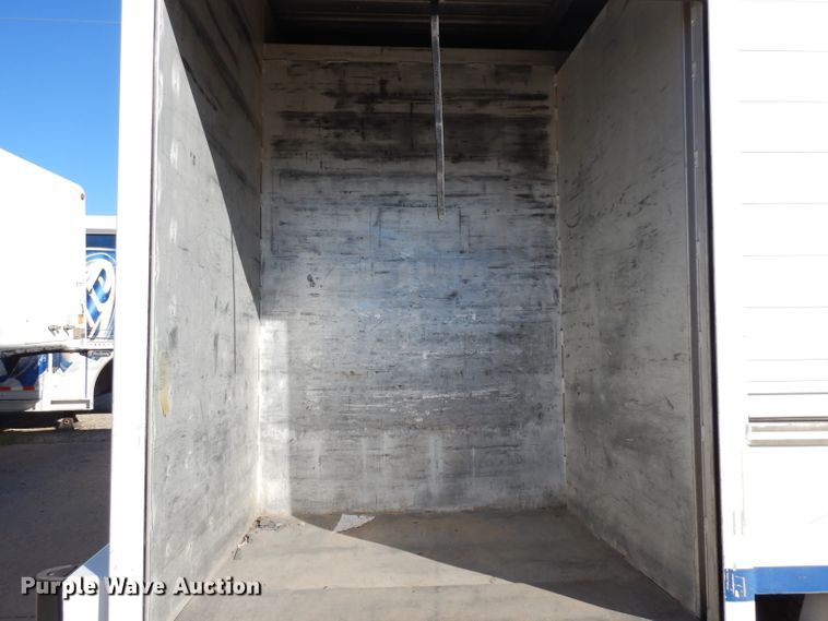 image for item HN9321 2001 International 4700  delivery truck