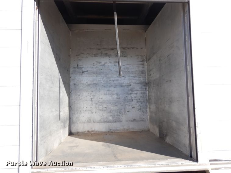 image for item HN9321 2001 International 4700  delivery truck