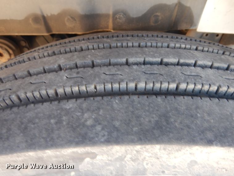 image for item HN9321 2001 International 4700  delivery truck