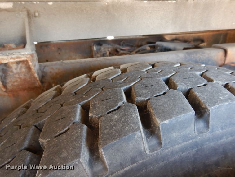 image for item HN9321 2001 International 4700  delivery truck