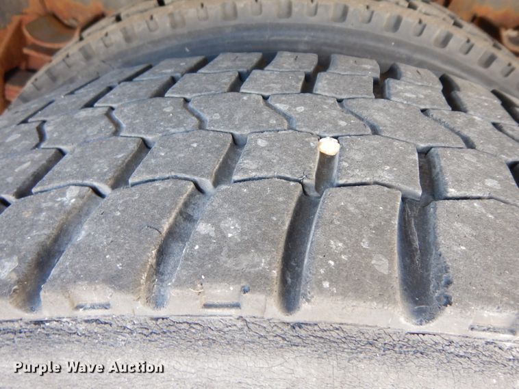 image for item HN9321 2001 International 4700  delivery truck