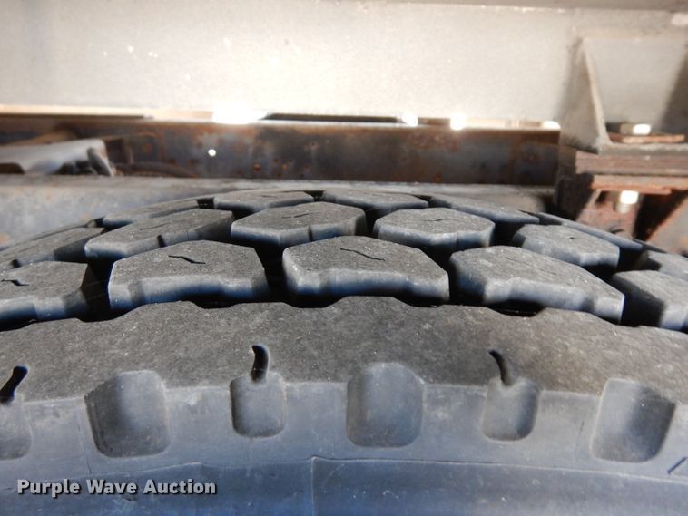 image for item HN9321 2001 International 4700  delivery truck