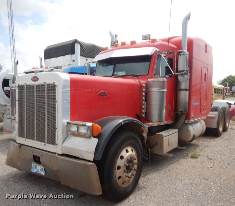 image for item HW9311 2000 Peterbilt 379  semi truck