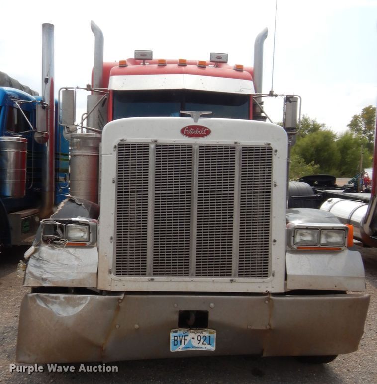 image for item HW9311 2000 Peterbilt 379  semi truck