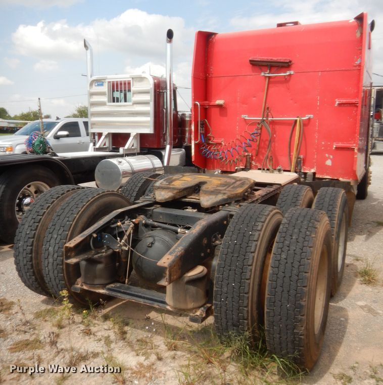 image for item HW9311 2000 Peterbilt 379  semi truck