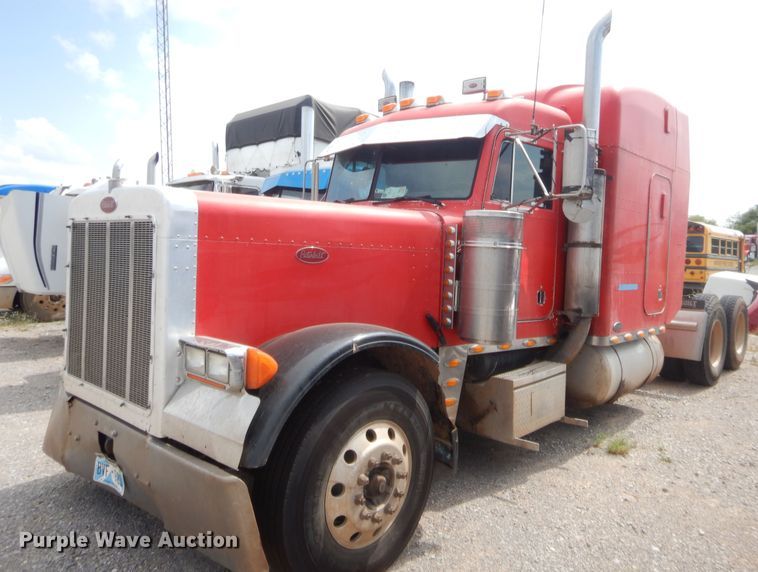 image for item HW9311 2000 Peterbilt 379  semi truck