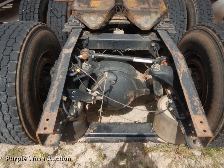 image for item HW9311 2000 Peterbilt 379  semi truck