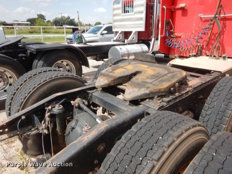 image for item HW9311 2000 Peterbilt 379  semi truck