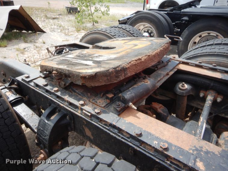 image for item HW9311 2000 Peterbilt 379  semi truck