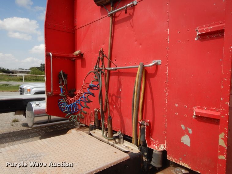 image for item HW9311 2000 Peterbilt 379  semi truck