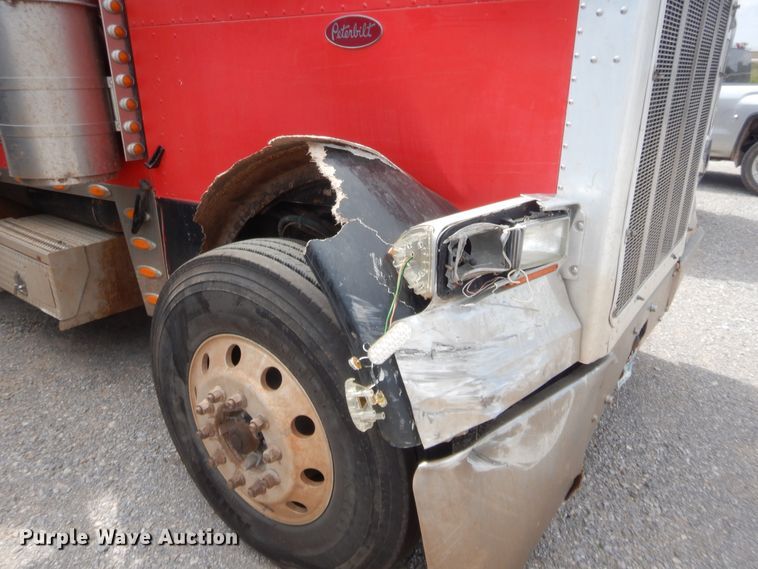 image for item HW9311 2000 Peterbilt 379  semi truck