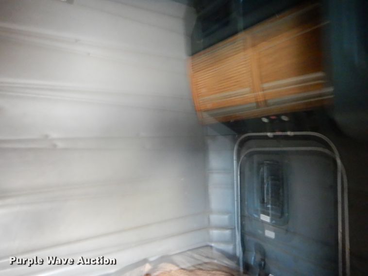 image for item HW9311 2000 Peterbilt 379  semi truck