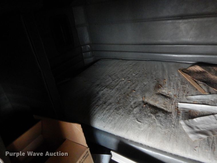 image for item HW9311 2000 Peterbilt 379  semi truck