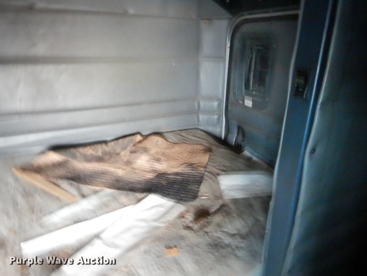 image for item HW9311 2000 Peterbilt 379  semi truck