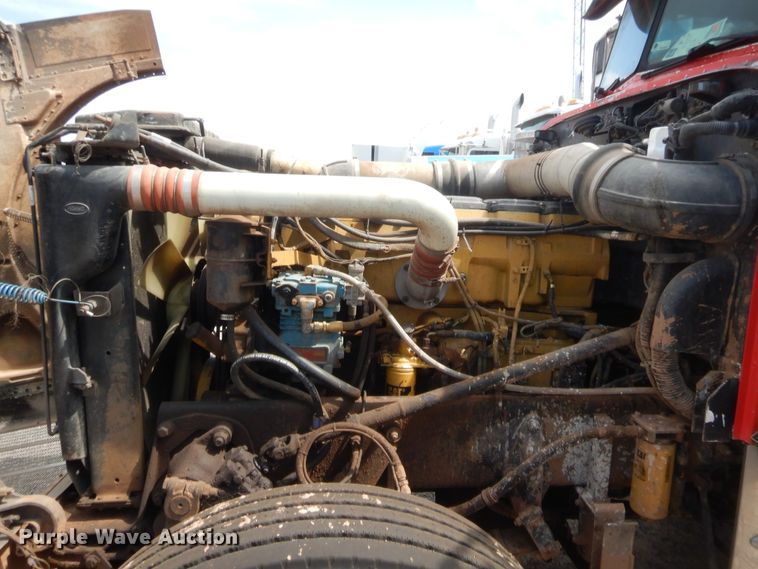 image for item HW9311 2000 Peterbilt 379  semi truck