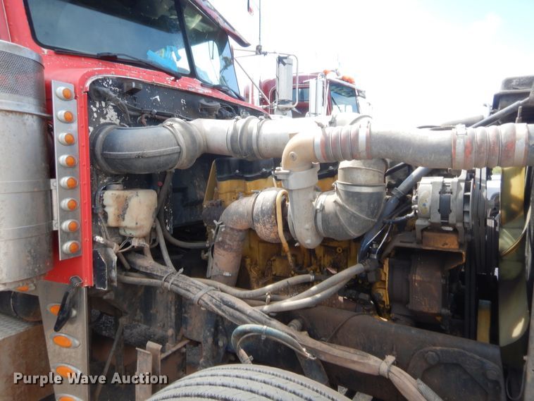 image for item HW9311 2000 Peterbilt 379  semi truck