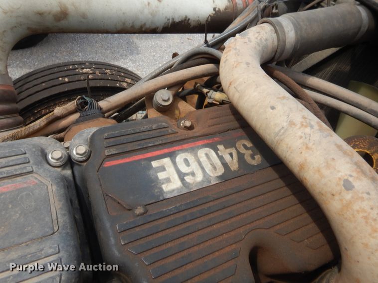 image for item HW9311 2000 Peterbilt 379  semi truck