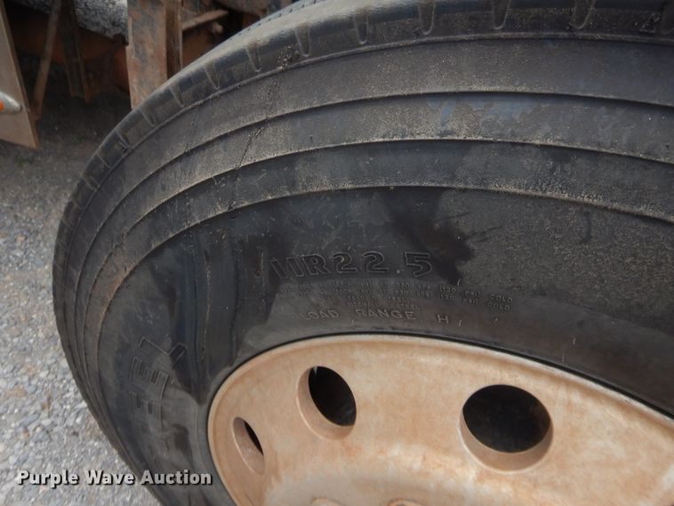 image for item HW9311 2000 Peterbilt 379  semi truck