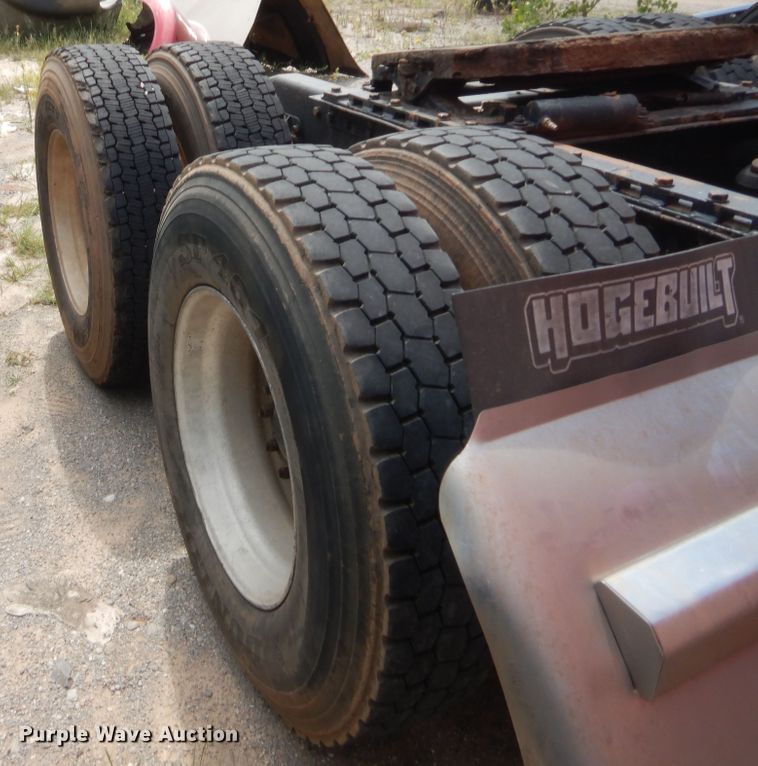 image for item HW9311 2000 Peterbilt 379  semi truck