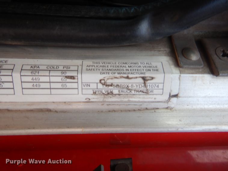 image for item HW9311 2000 Peterbilt 379  semi truck