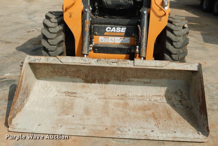image for item HO9923 Case SV280  skid steer loader
