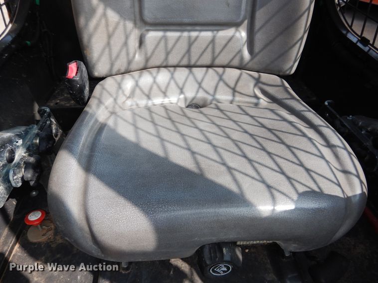 image for item HO9923 Case SV280  skid steer loader