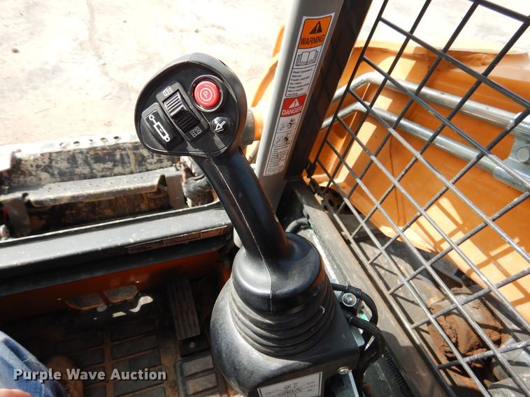 image for item HO9923 Case SV280  skid steer loader