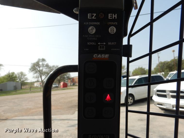 image for item HO9923 Case SV280  skid steer loader