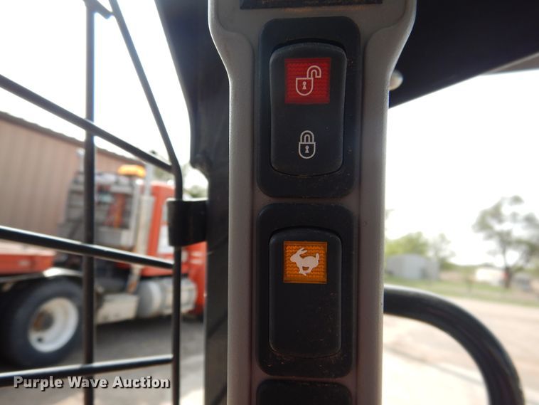 image for item HO9923 Case SV280  skid steer loader