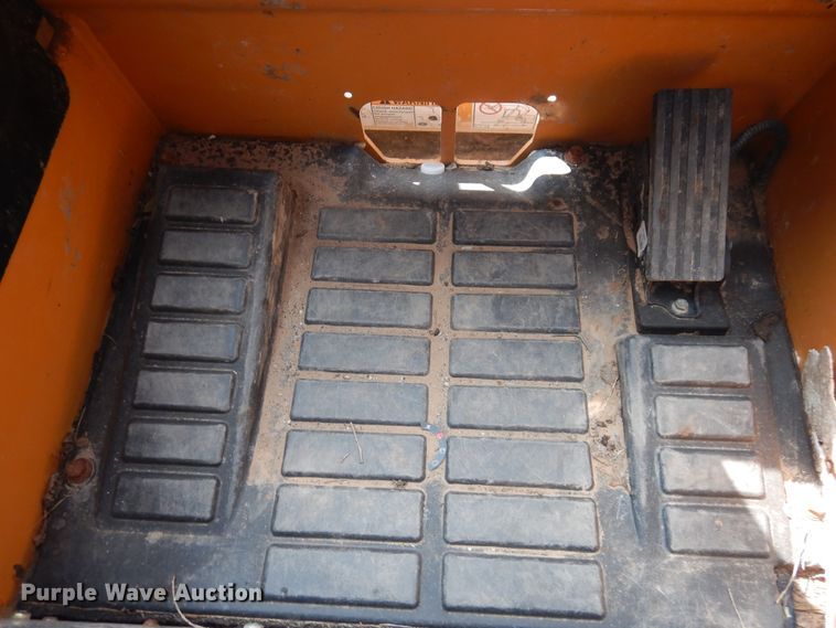 image for item HO9923 Case SV280  skid steer loader