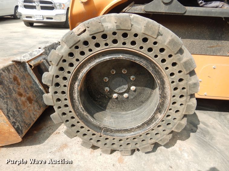 image for item HO9923 Case SV280  skid steer loader