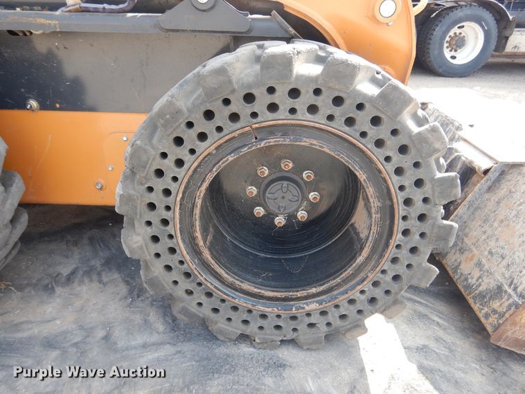 image for item HO9923 Case SV280  skid steer loader