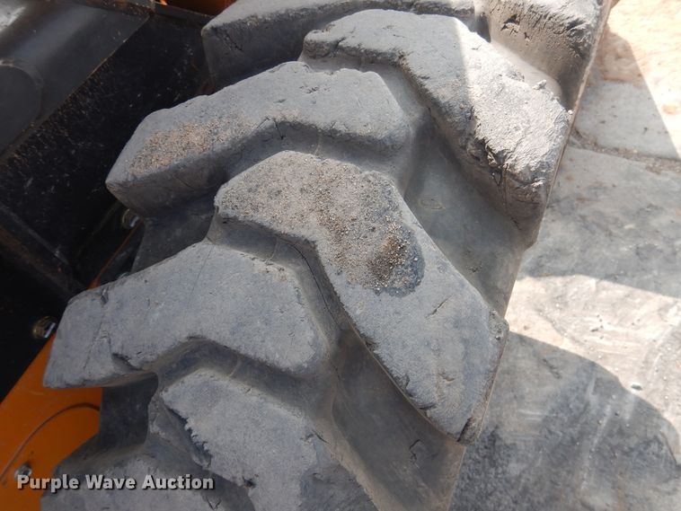 image for item HO9923 Case SV280  skid steer loader