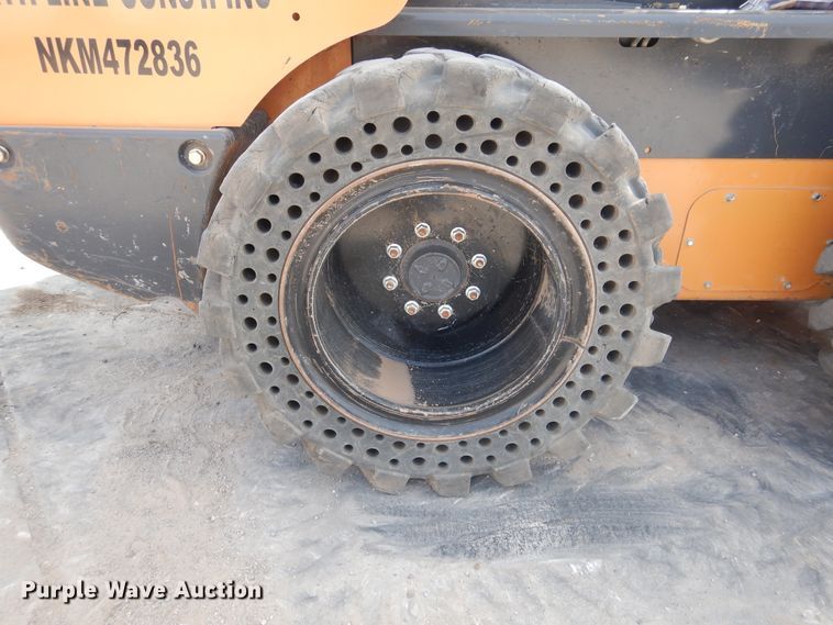 image for item HO9923 Case SV280  skid steer loader