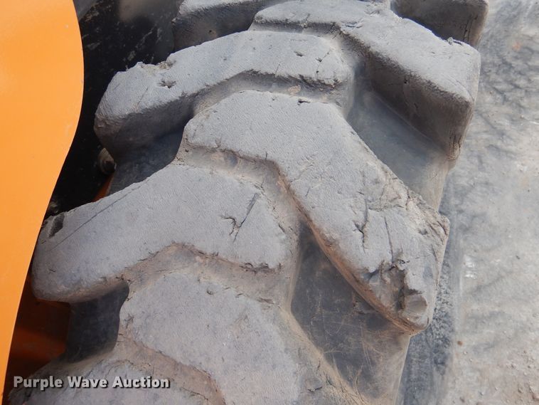 image for item HO9923 Case SV280  skid steer loader