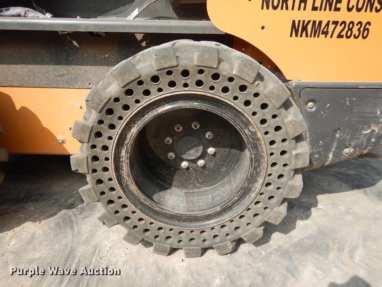 image for item HO9923 Case SV280  skid steer loader