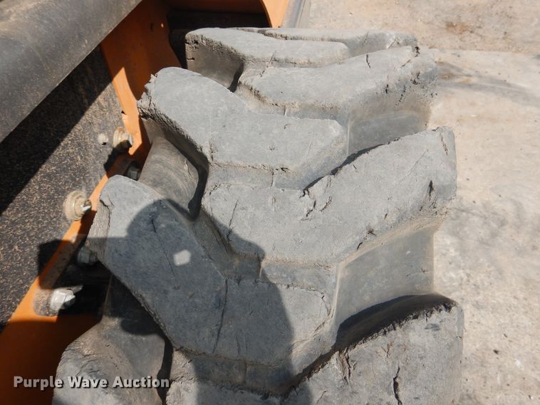 image for item HO9923 Case SV280  skid steer loader