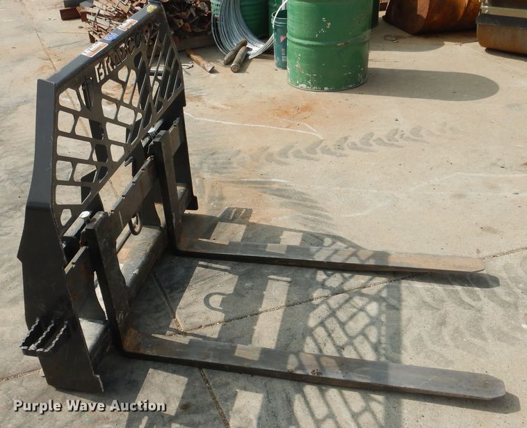 image for item HO9923 Case SV280  skid steer loader