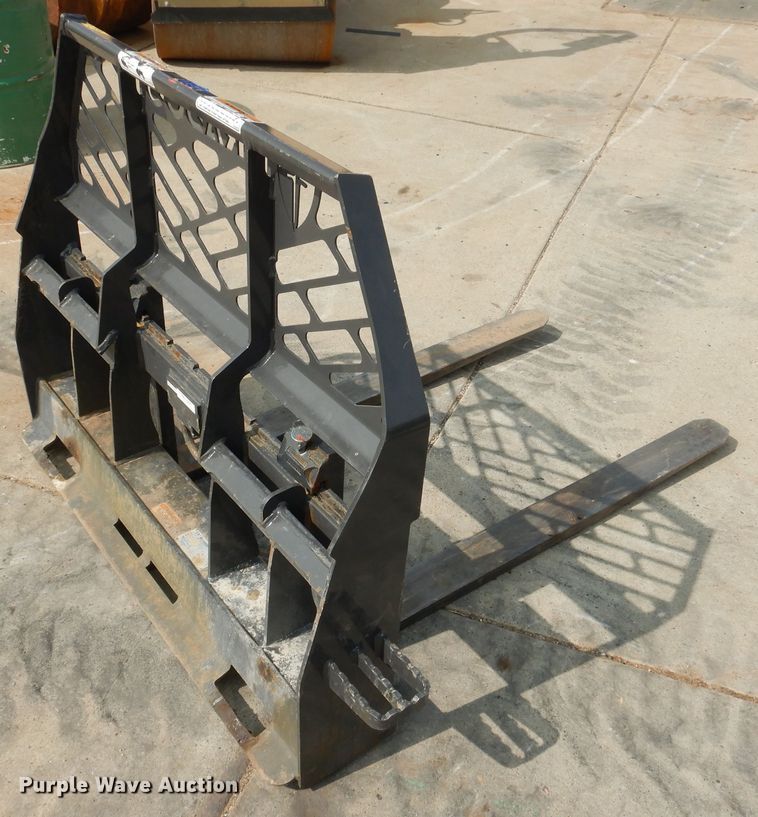 image for item HO9923 Case SV280  skid steer loader