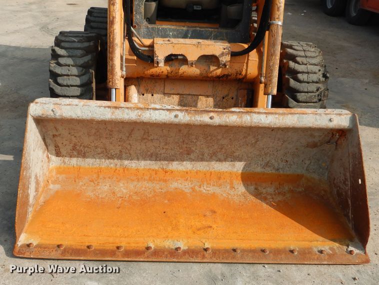 image for item HO9926 2010 Case 435 Series 3  skid steer loader