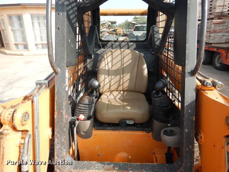 image for item HO9926 2010 Case 435 Series 3  skid steer loader