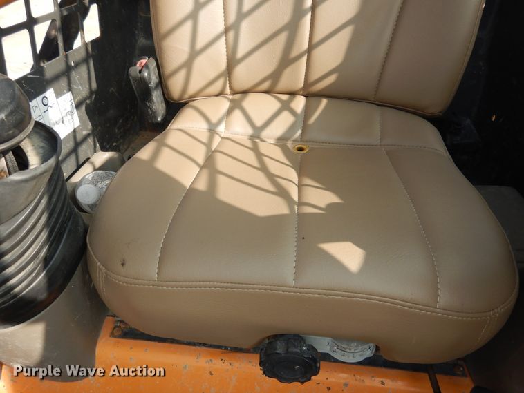 image for item HO9926 2010 Case 435 Series 3  skid steer loader